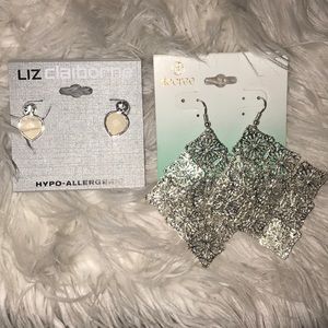 2 pairs of Earrings